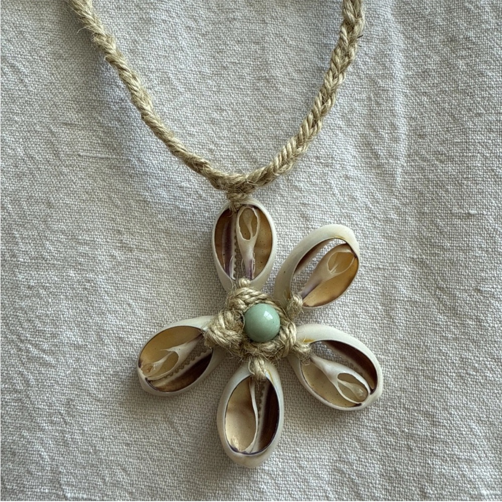 Handcrafted Shell Flower Necklace - image 4